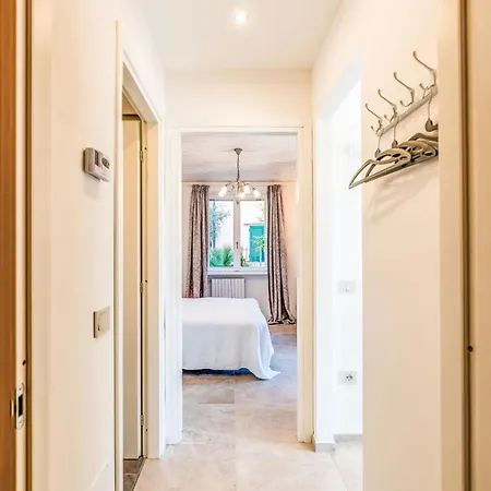 Casa Isa By Interhome Daire Civezza